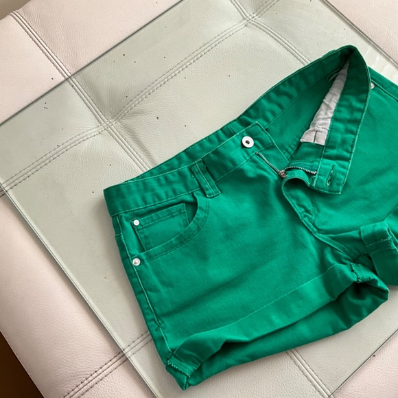 Armani Exchmge   ( AX) spring green cuff short shorts ♥️♥️ - Picture 6 of 12